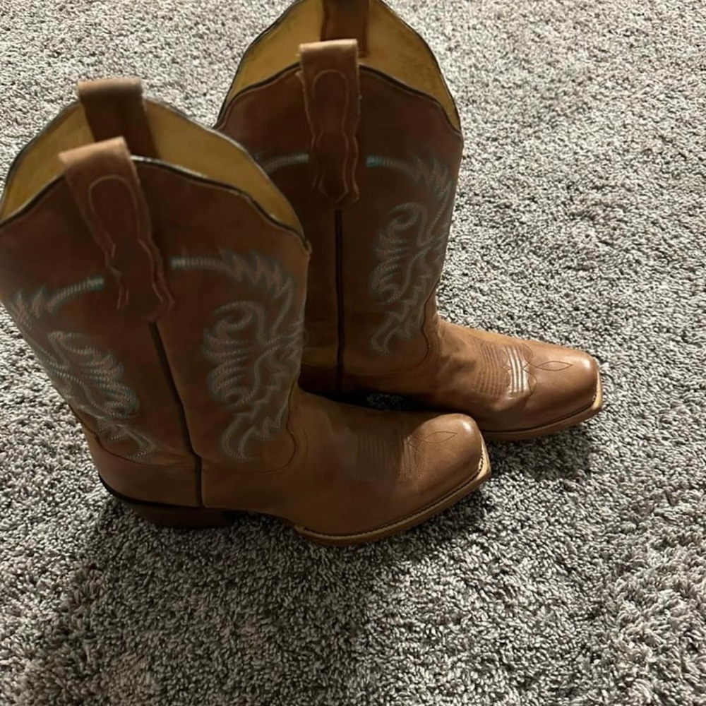 Women’s cowboy boots